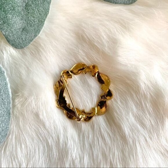 5/$25 Gold Christmas Wreath Brooch / Pin Holiday Stocking Stuffer Gift Idea - Picture 3 of 3